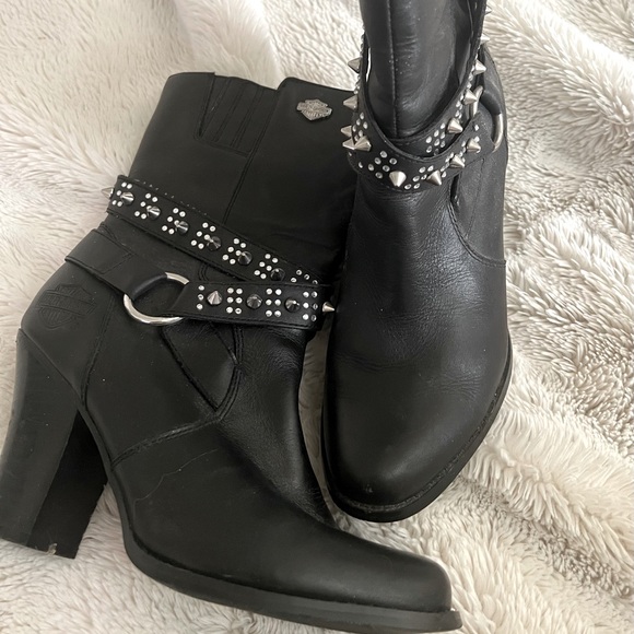 A sassy woman’s heeled boot Harley-Davidson buckles, straps, and studs. - Picture 1 of 2